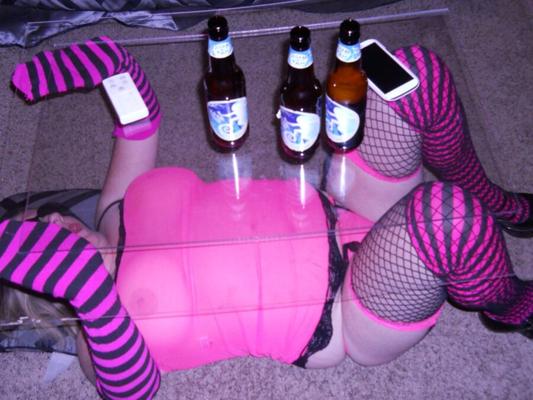 Sexypanty visage table chatte