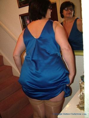 La tía Mandy parecía tan follable con su nuevo vestido azul