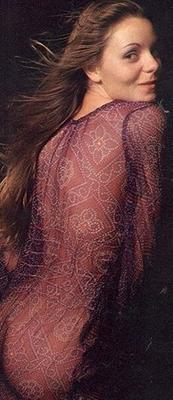 Roupas vintage transparentes em lindas mulheres