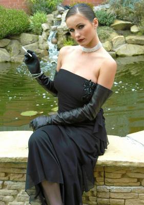 rica russa Lady Matwejew fuma topless