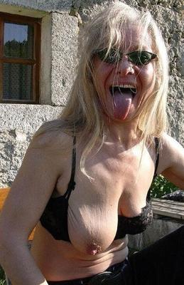 Des seins qui traînent