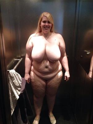 彼女が太った胸を成長させた瞬間から、男性はこの女を使い続けています