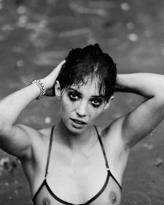 Busty Young Celeb Babe Maya Hawke
