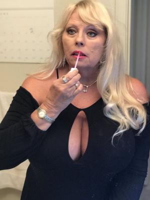 Déesse aux gros seins - Kimberly Kupps