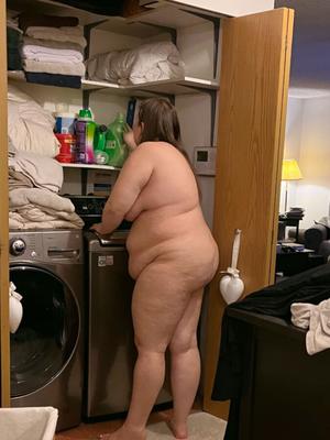 Naked BBW wife unaware