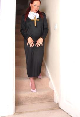 Faye Rampton - une bonne MILF catholique