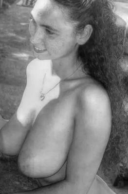 Anjo também conhecido como Judy, Jewel Mixed-Race Ebony Sardas