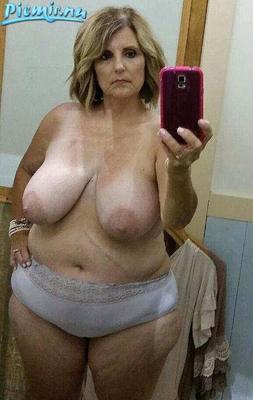 Belle MILF avec de grosses mamelles