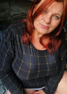 Gran MILF tetona roja