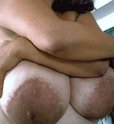 Peitos grandes sexy (se você gosta de aréolas grandes)