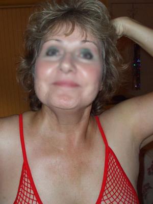 Gros seins femme mature bas de corps en résille
