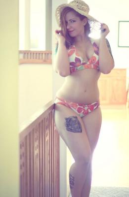 Blogueira plus size tatuada