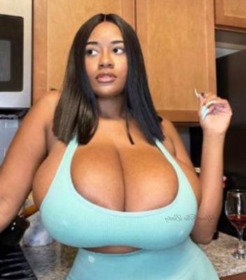 巨乳の黒人ひよこ