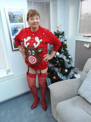 Hillary (Von Village Ladies) macht den Weihnachtsstrip!!