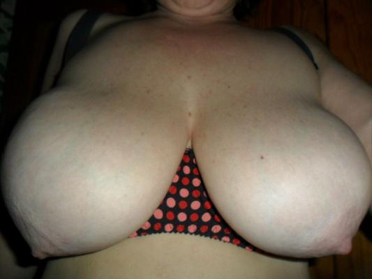 LILI une copine du site ses nibards...