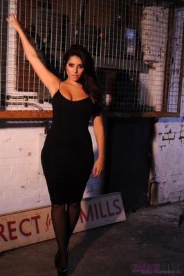 Charlotte Springer – Sexy schwarzes Kleid und Dessous