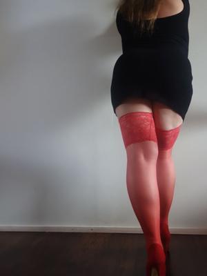 Hotwife peituda muito sexy de Boston em meias