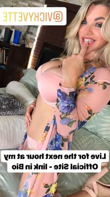 Vicky Vette - Rubia madura tetona se da placer