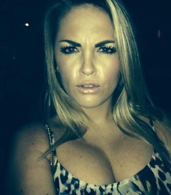 Puta sexy con tetas perfectas