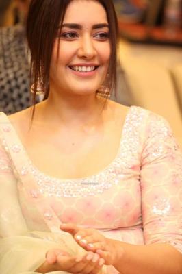 Raashi Khanna – schöne indische Bollywood-Diva bei einer Veranstaltung