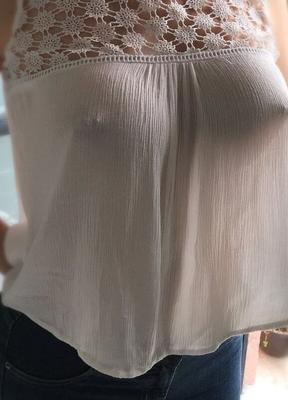 白いトップがあってもなくても、おっぱいは夢を見る。