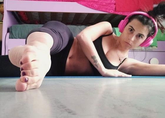 トリビュートのためのイタリアのセクシーな足