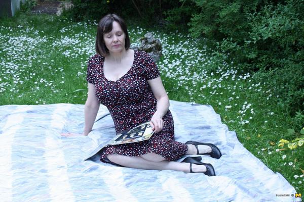 MILF britannique Tigrou en plein air