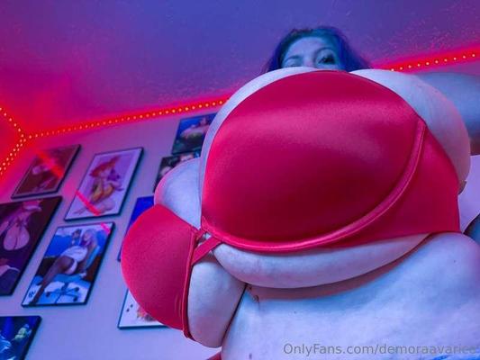 Demora em um sutiã Victoria Secrets G cup!