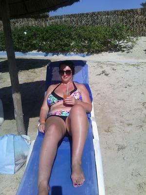 Escultural MILF tetona en las redes sociales