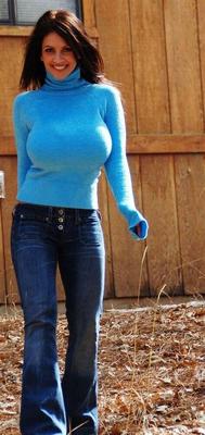 Die Rückkehr eng bekleideter Big Boob Tops