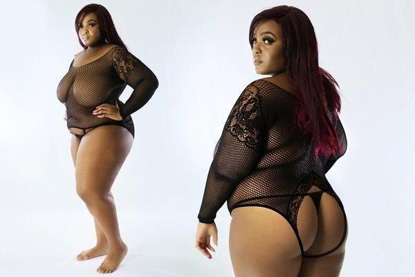 GROSSES FEMMES EN CORPS LINGERIE