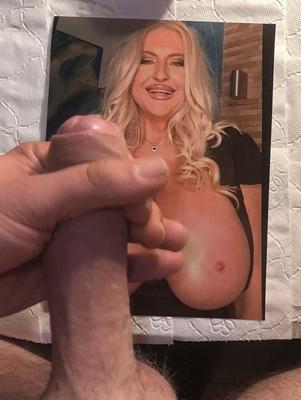 Vesna blonde aux gros seins Cum Tribute