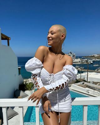 La salope bimbo roumaine Tania Simona
