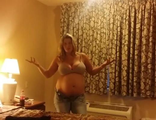 Une femme enceinte aux gros seins en avait besoin