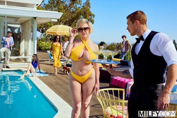 ディー・ウィリアムズがウェイターをファック