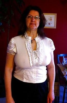 Dorothy, mature aux gros seins, édition teasers