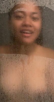 シャワーおっぱいXXX