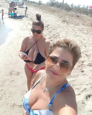 LAURA AUX GROS SEINS
