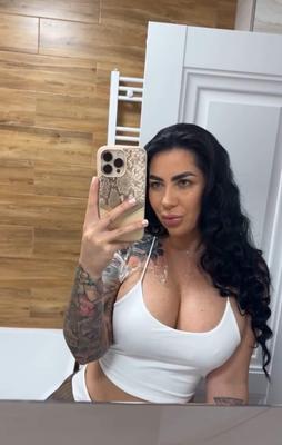 ルーマニアのBimbo Slut Kinga Z