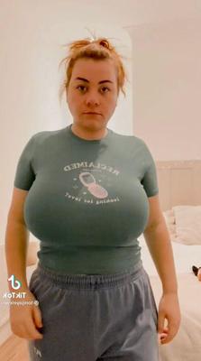 Bimbos avec de jolis seins