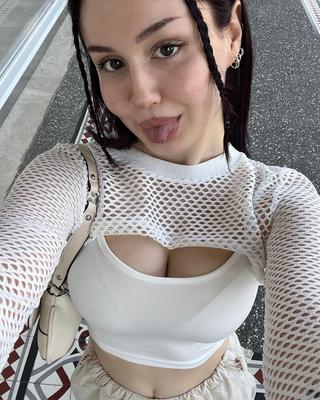 非ヌードのティーンふしだらな女