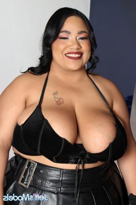 Dolessa Jeff'sModels Girlfriend Gets a Guy Off with Her Plump Bo