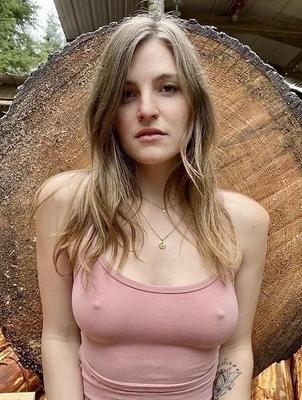 ニコル 巨乳 巨尻 セクシー オフグリッド Youtuber 女の子 ミックスホット P