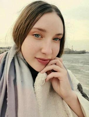 レナ巨大な垂れ下がったおっぱいスマイリーセクシーな女の子ミックスホット写真