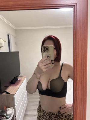 busty mature slut Mia