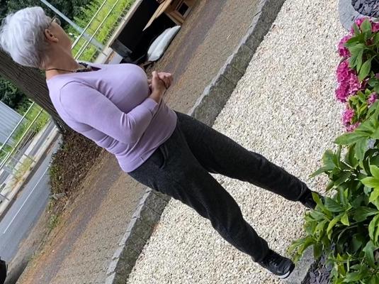 セクシーな巨乳ポリッシュグラニー