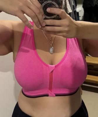 巨乳の熟女カイリー