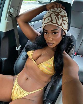 Schwarze Mädchen im Bikini