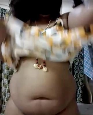 インドのタミル語の妻ヌード・セア・猫のおっぱい