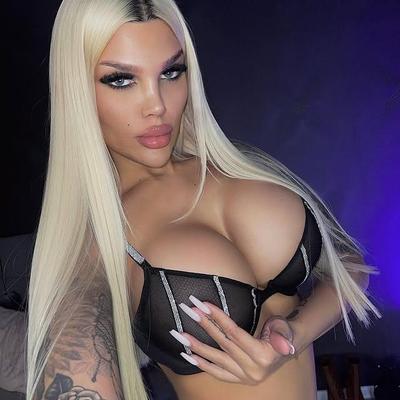 Deusa Bimbo Chav Shay para explodir com tanta força